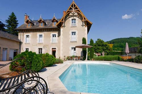 Loue chambres de charme et tables d’hôtes, gîte, au Château d’Arfeuilles (03) - 14 couchages
