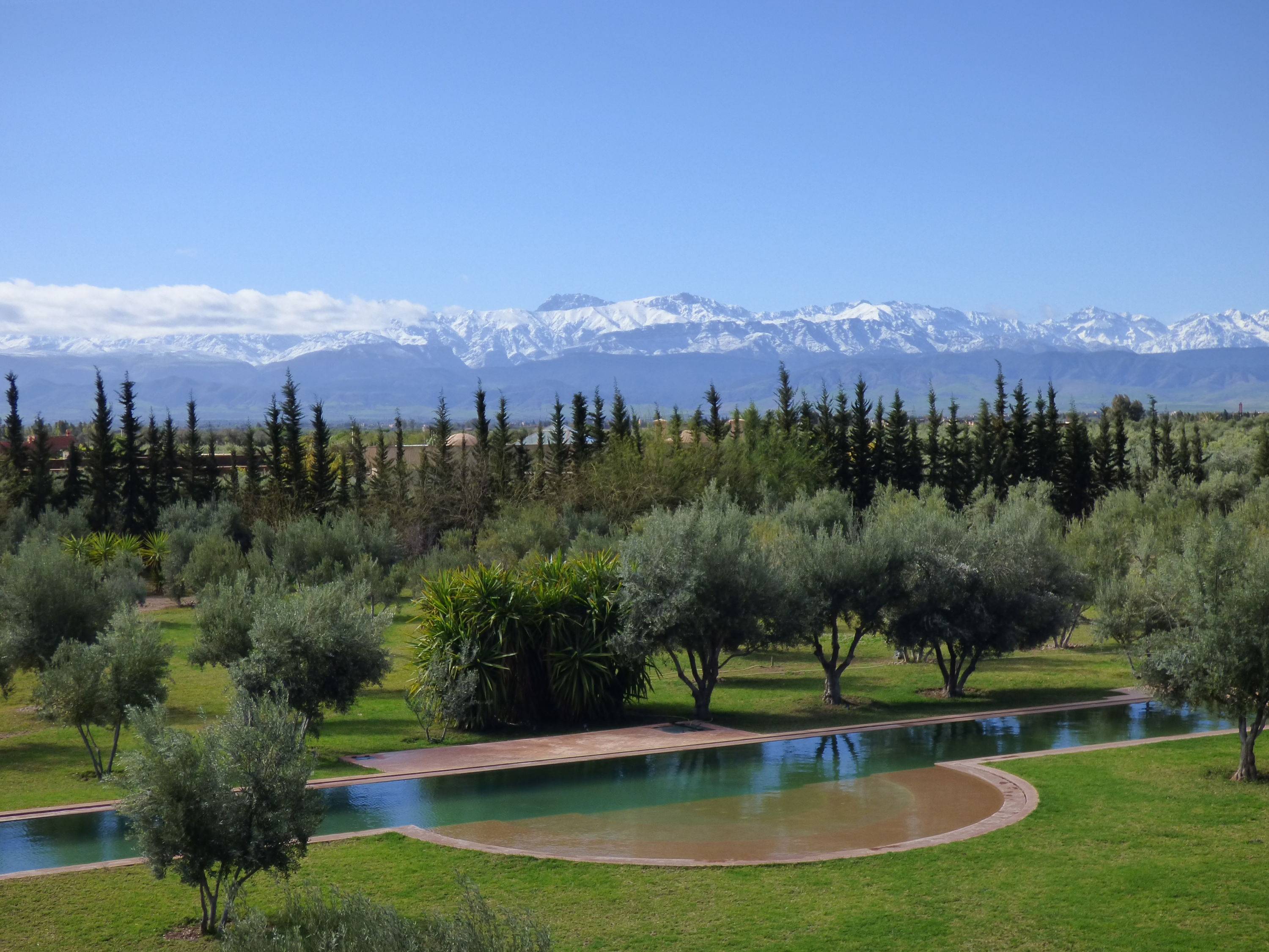 Loue villa à la campagne 3ha avec piscine 33m, tennis, pétanque, aire de jeux enfants à Marrakech - 12 couchages