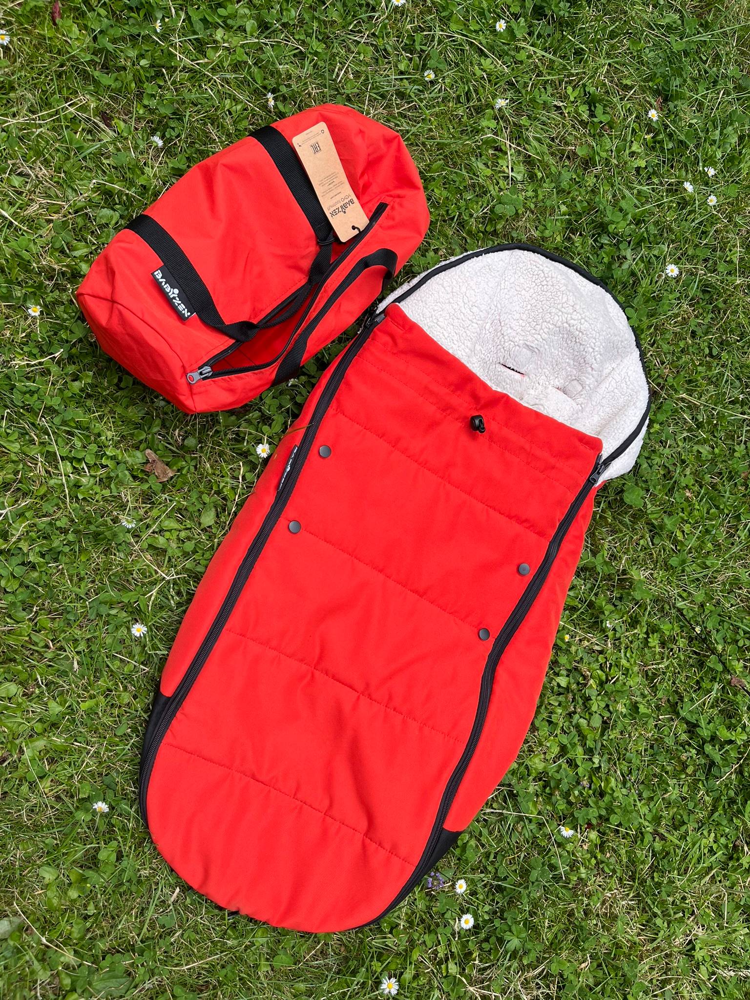 Vends chancelière rouge Yoyo 6+ avec sac de rangement