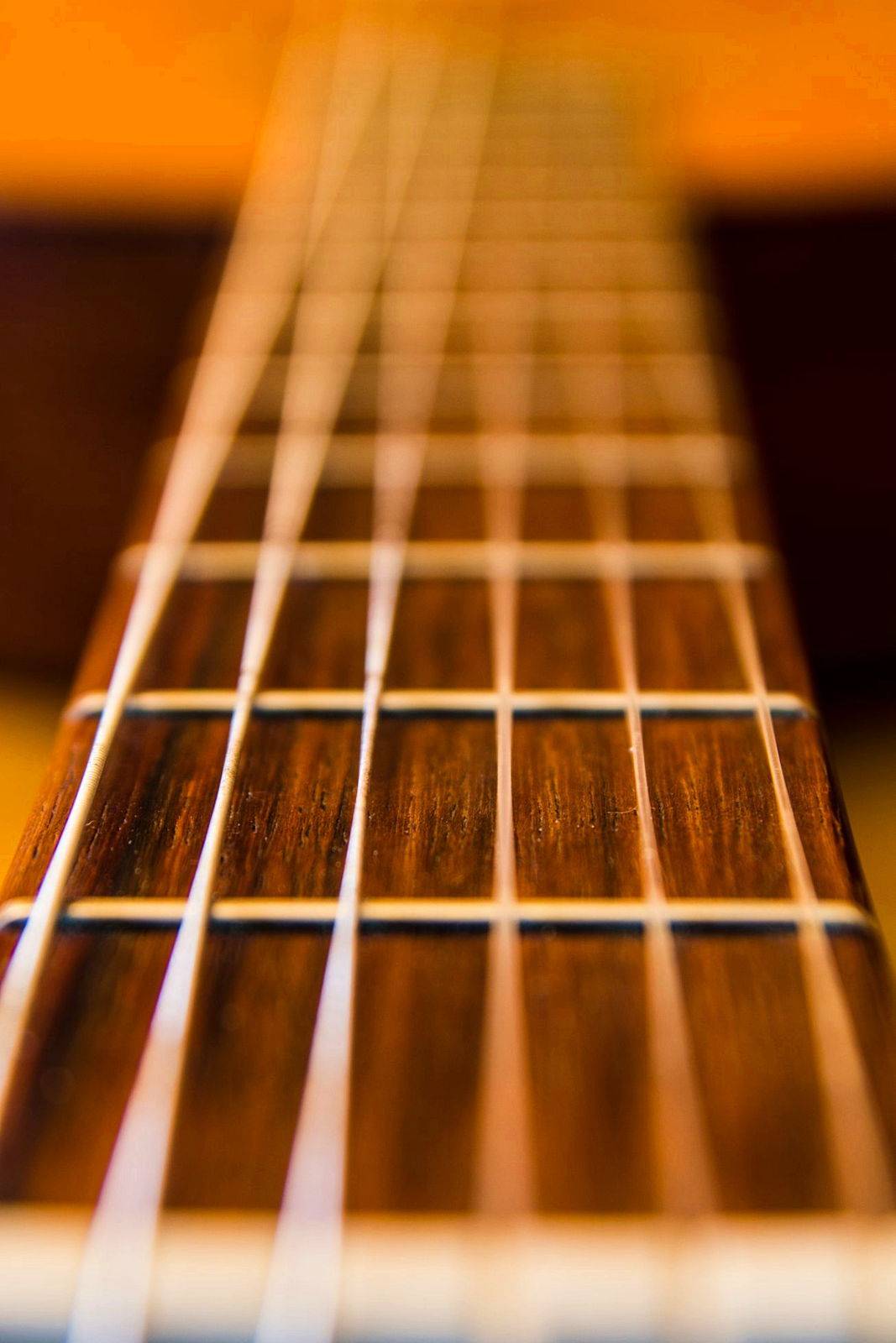 Propose mes services pour changement de cordes de guitare