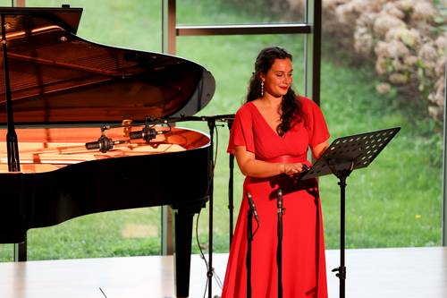 Chanteuse lyrique propose ses services