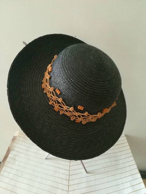 Chapeau d’été en paille bleu marine
