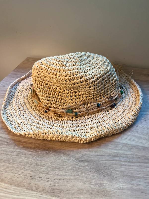 Vends chapeau avec perles