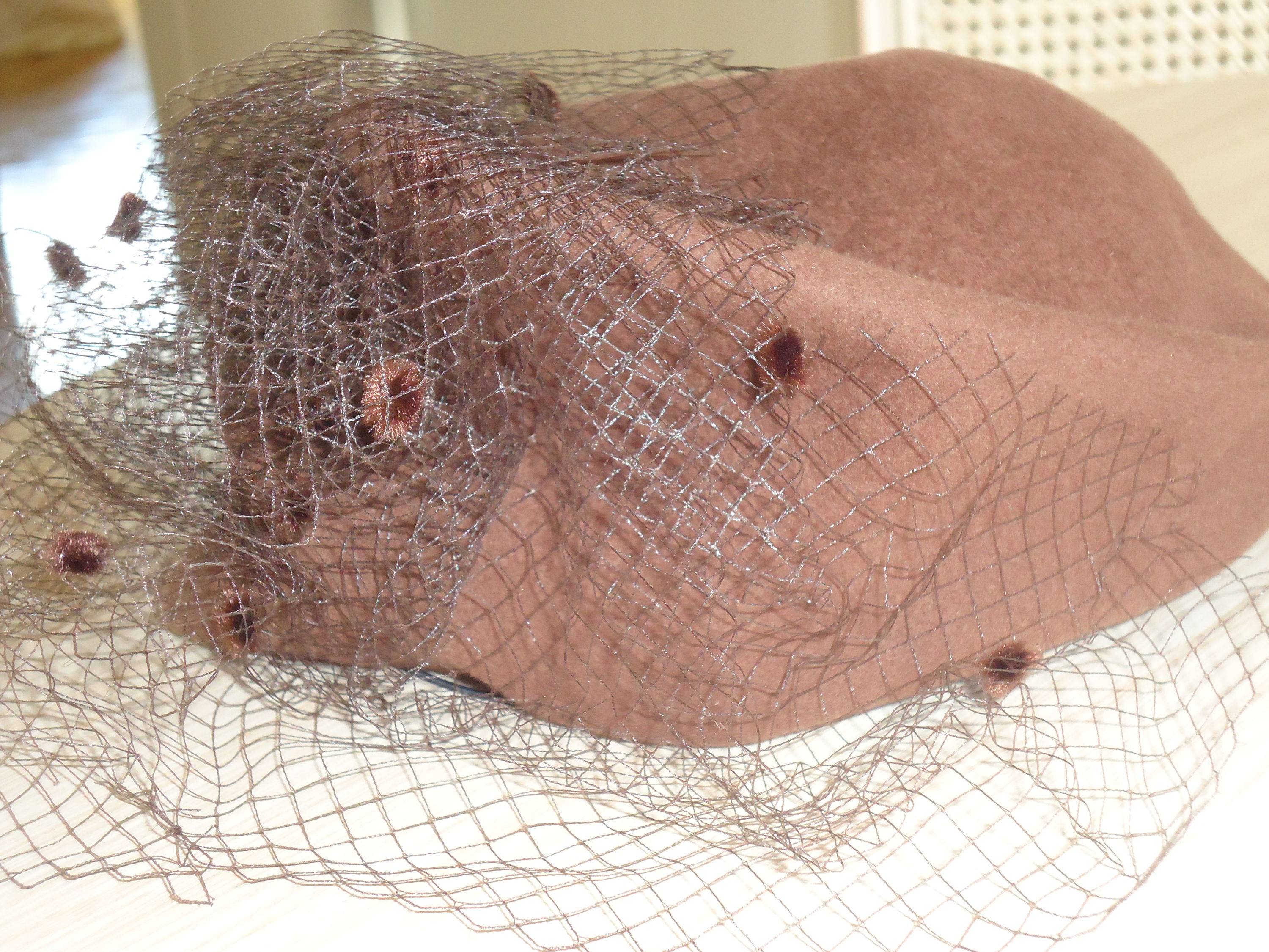 Vends chapeau avec voilette