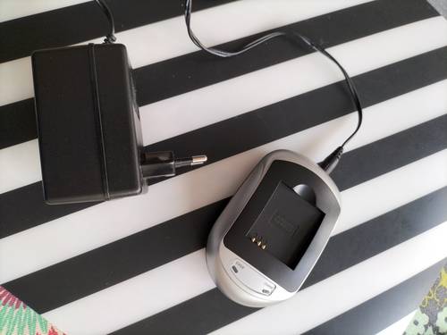 Chargeur et adaptateur