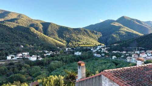 Loue gîte de charme 53m² avec vue dans maison de village médiéval entre mer et montagne - 3 couchages