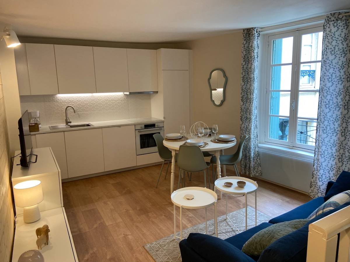 Loue charmant T3 meublé et équipé de 45m² au cœur de Saint Germain en Laye