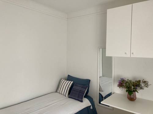 Loue Charmante chambre de bonne refaite à neuf dans un quartier sûr à Paris 14ème (M. Alésia) - 9m²