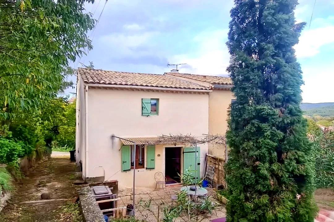 Vends Maison 85m² - 2 ch mitoyenne en pierre avec Terrain Arboré à Goudargues (30)