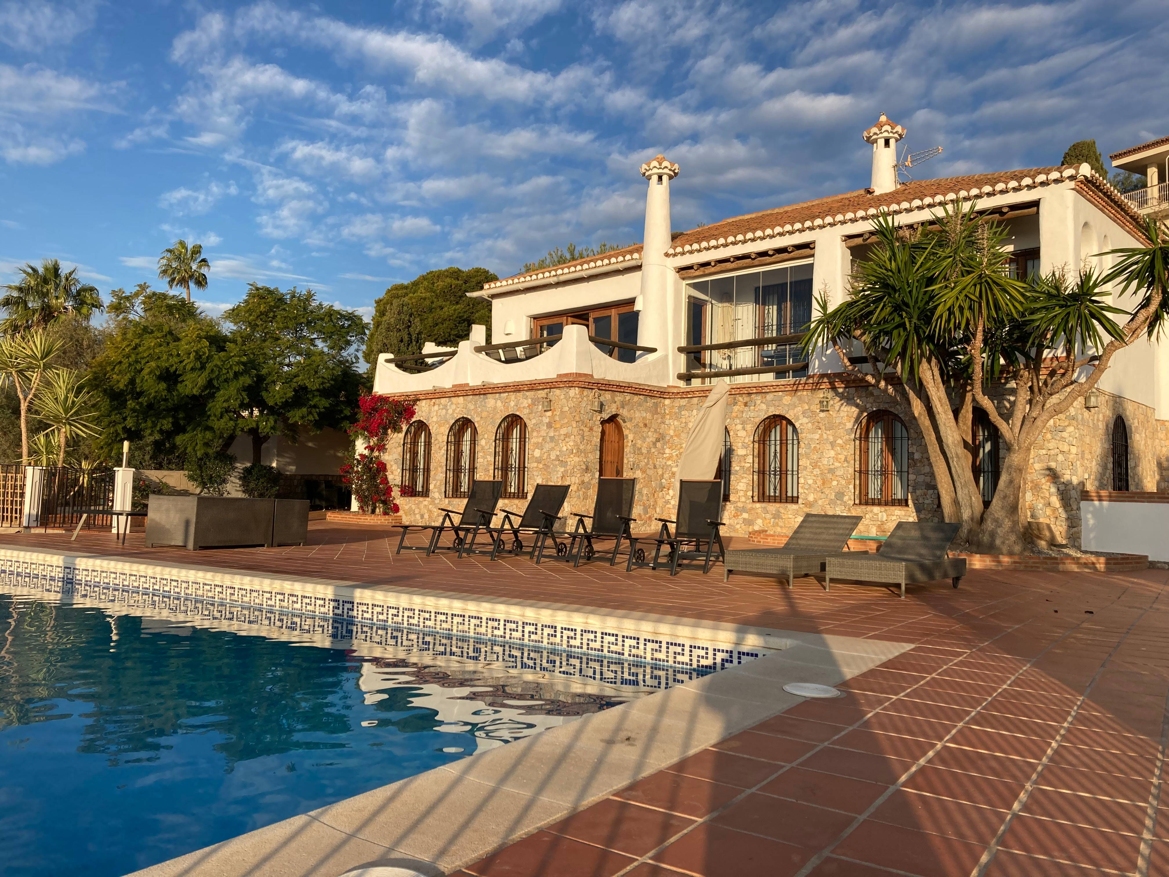 Loue Charmante villa andalouse pour vacances ensoleillées - piscine, magnifique vue mer - 4 ch. & 10 couchages