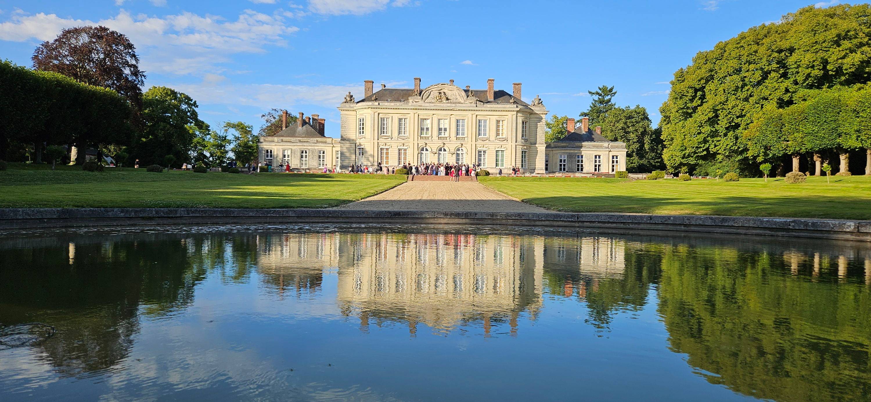 Loue château en Mayenne au cœur du triangle Angers - Rennes - Le Mans, 300 personnes, 55 couchages