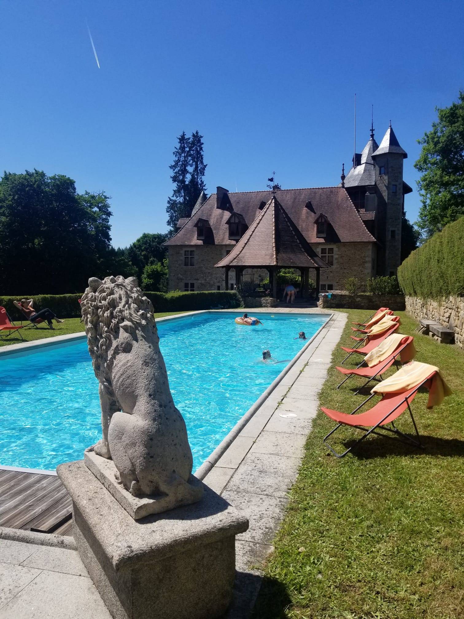 Loue château 15 couchages - 6 sdb - Piscine, étangs & parc de 25h - 30 min de Limoges - Château-Chervix (87)