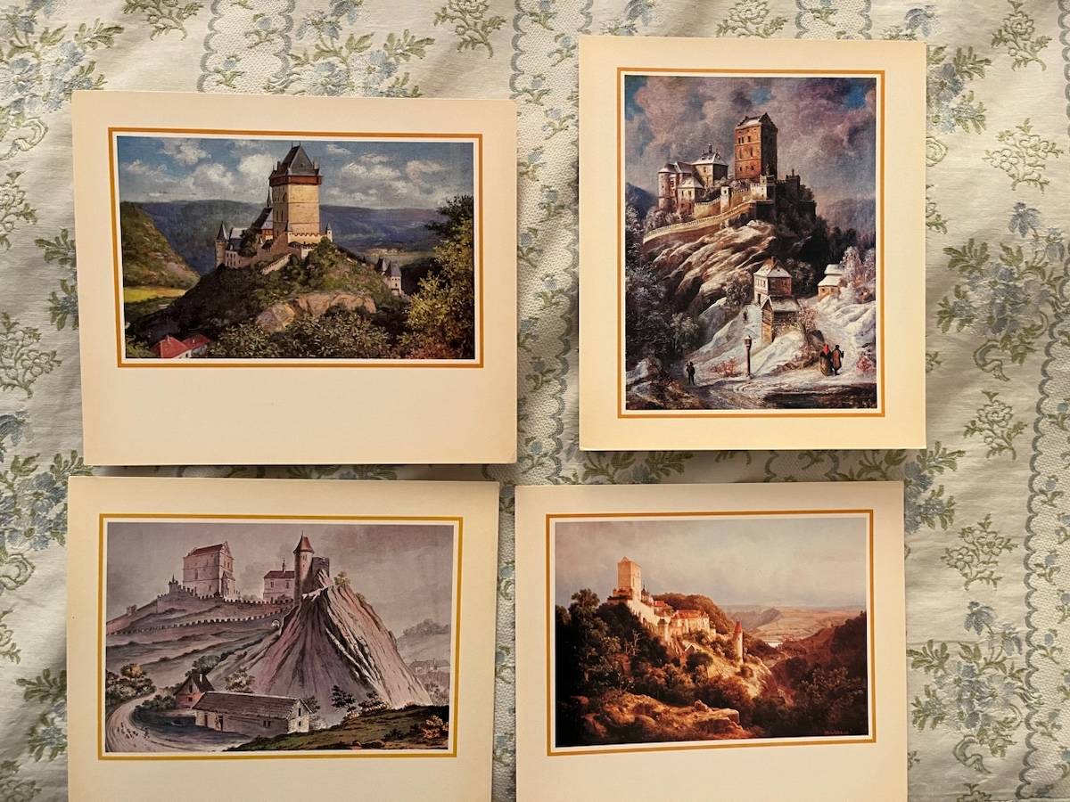 Vends album Château Karlštejn - 12 cartes du château