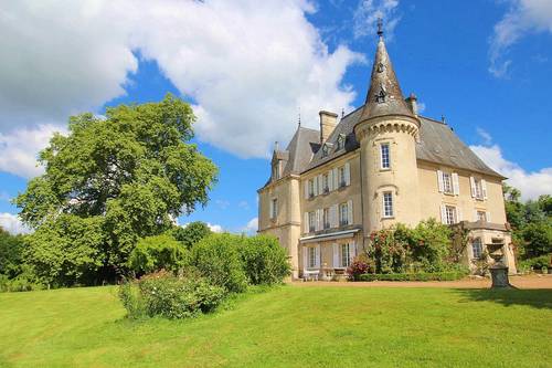 Loue Château en Limousin, 16 couchages, avec piscine