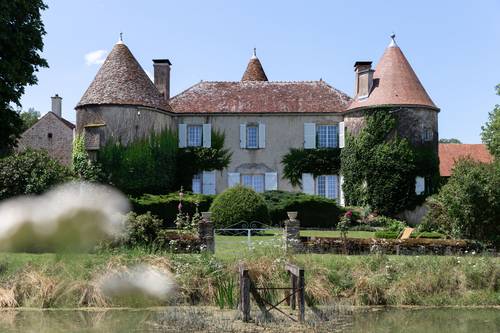 Loue petit château en Bourgogne, piscine, jusqu’à 12 couchages - Fontangy (21)