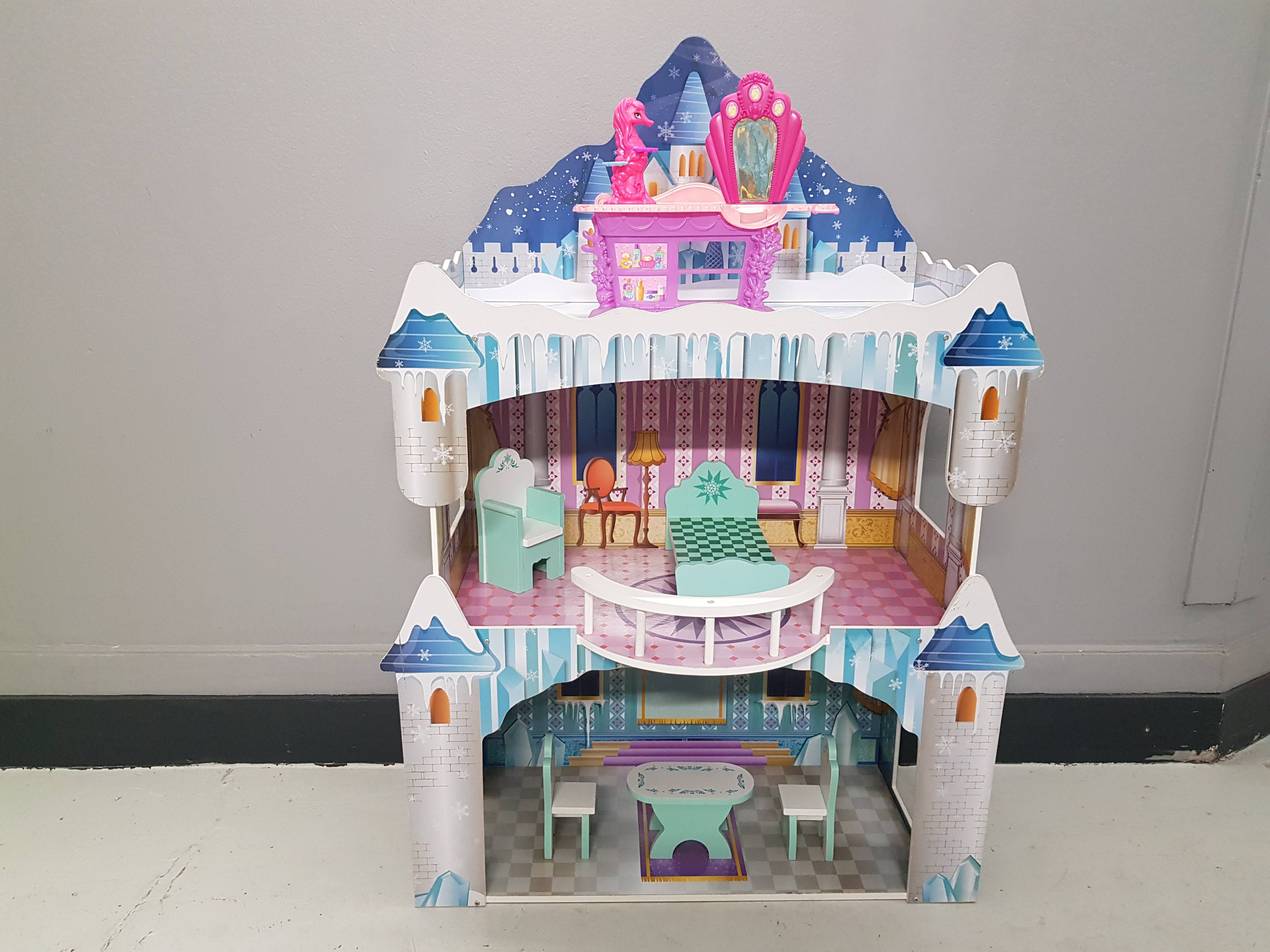 Château de princesse en contreplaqué décoré