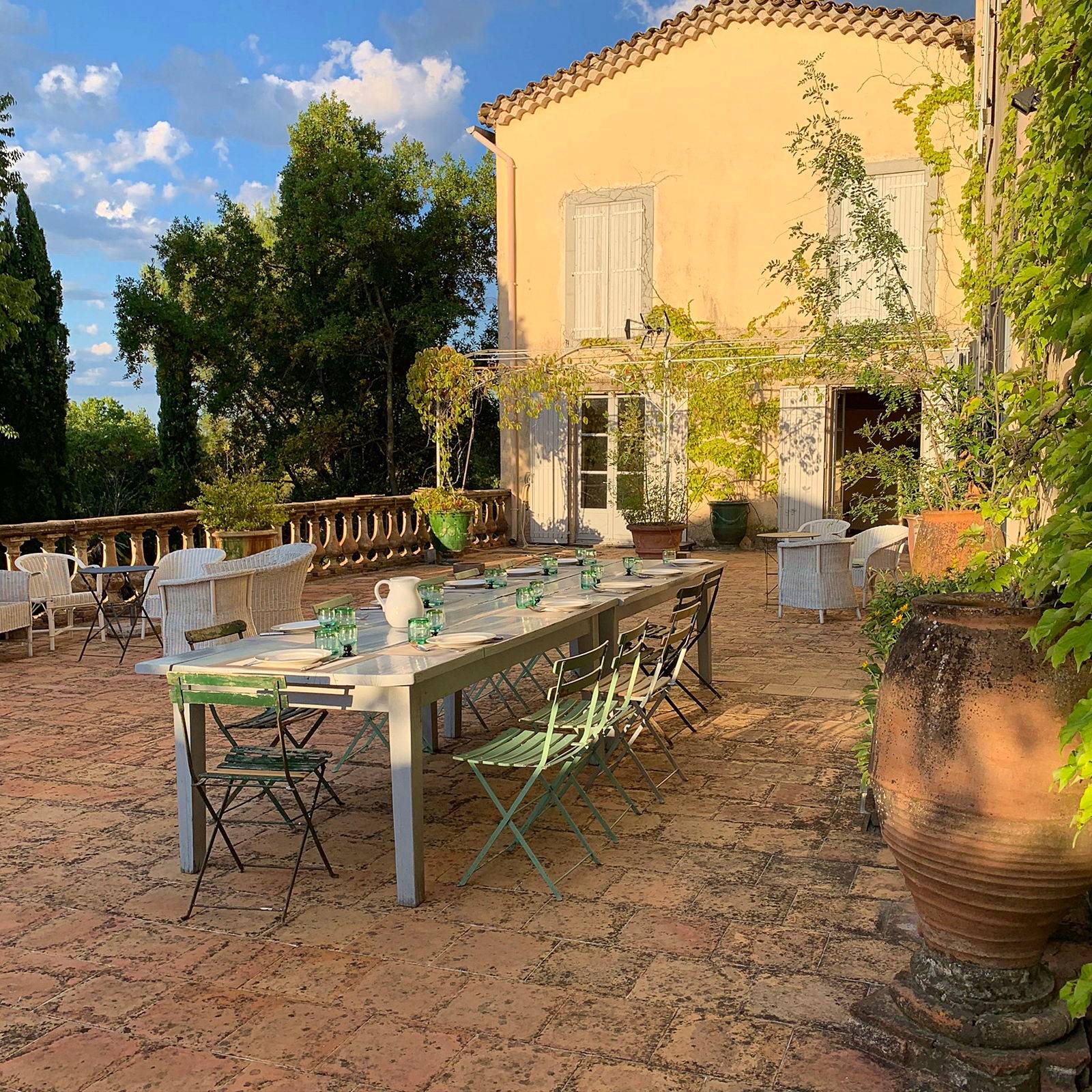 Loue Chateau avec vue sur les Cévennes - 15 couchages plus 10 dans les dépendances