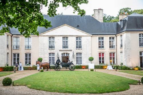 Château XVIIIE à louer pour évènements proche Bourges