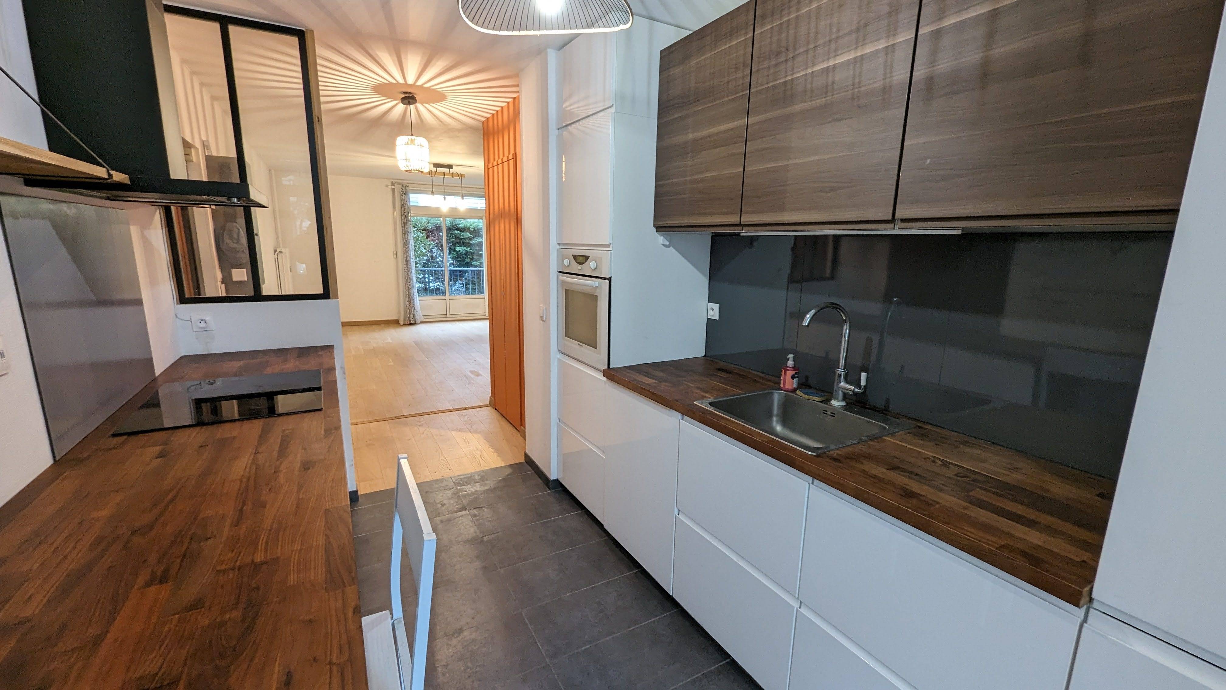 Loue T3 bis de 72m² en rez-de-chaussée surélevé, cuisine équipée, parking et non meublé - Lyon 3ème