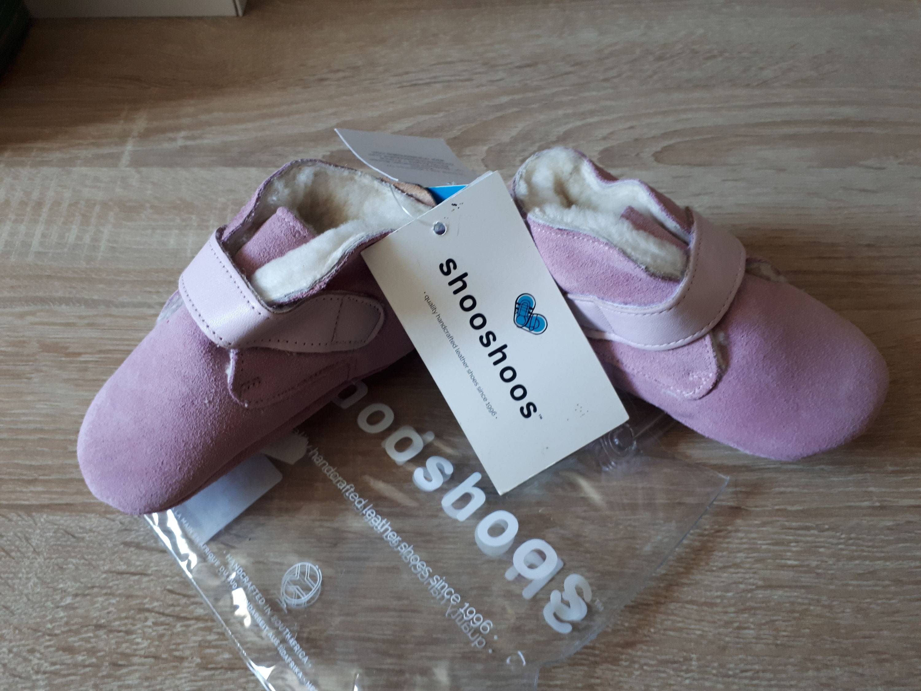 Chaussons souples, fourrés, marque Shooshoos, taille L, 12-18 mois
