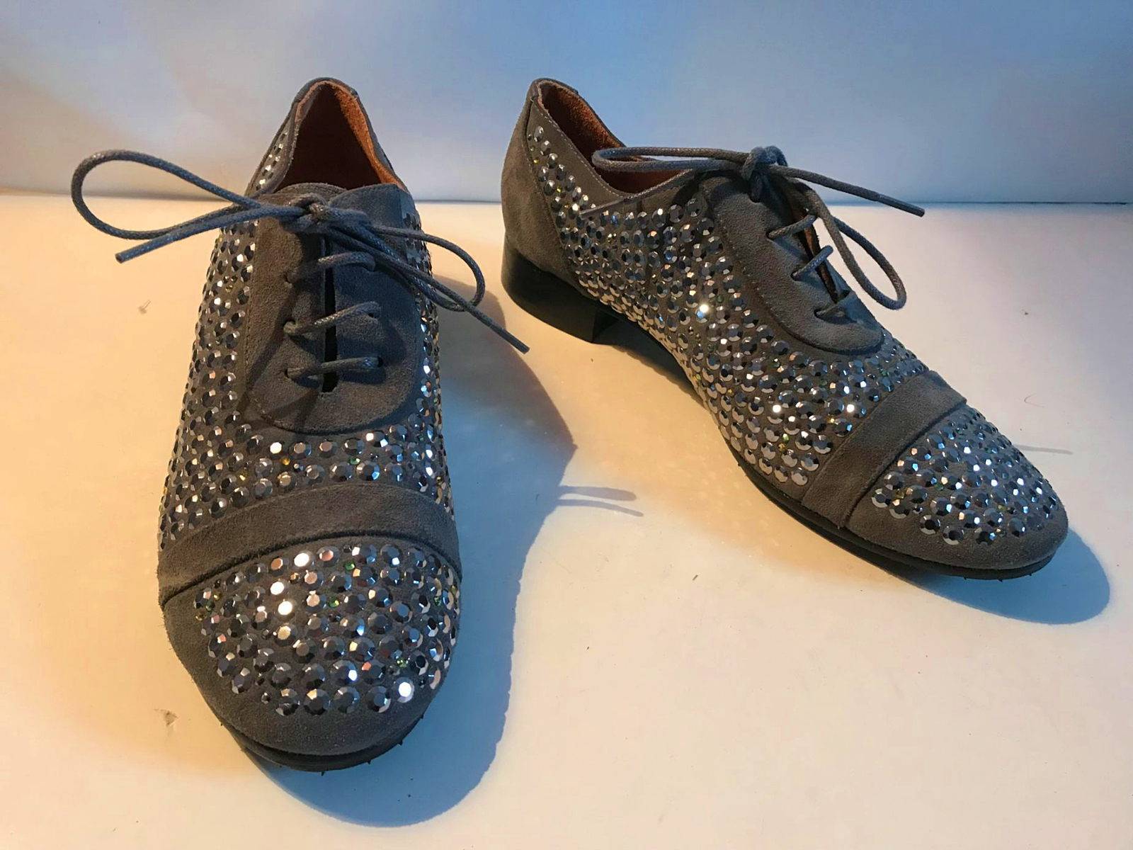Chaussures Maloles, 38, daim gris clouté, neuves