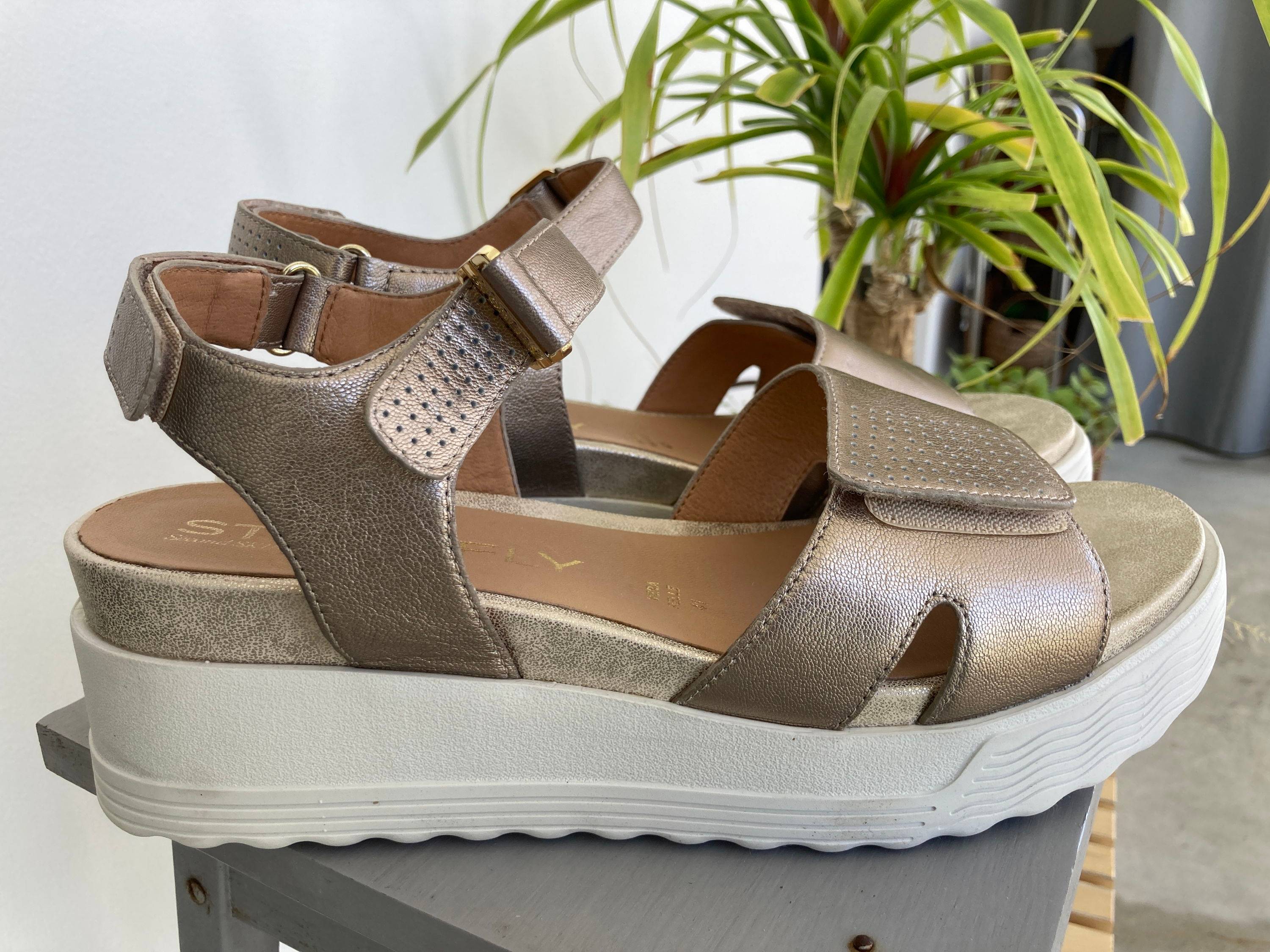 Chaussures nu-pieds - Pointure 40,5