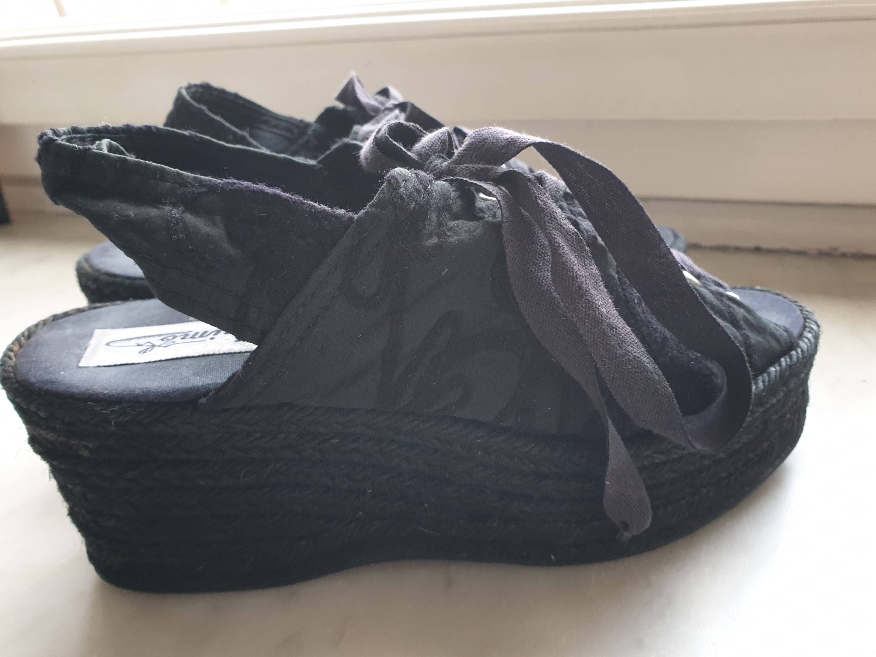Chaussures en toile noire talon compensé 36