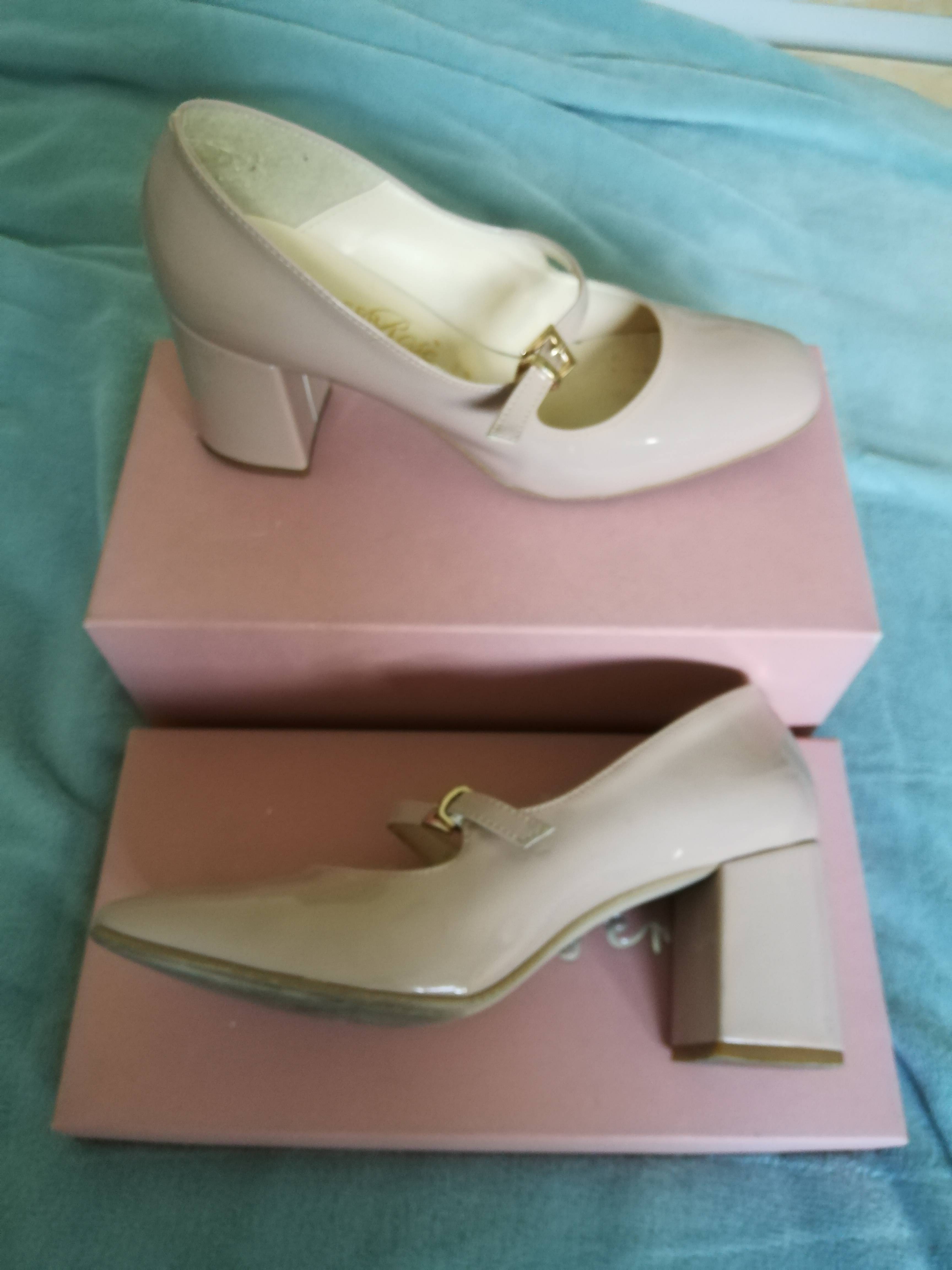 Chaussures vernis rose pâle avec bride, talon de 7,5 cm, pointure 39