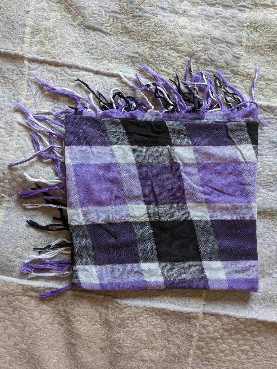 Chèche à carreaux violet blanc noir