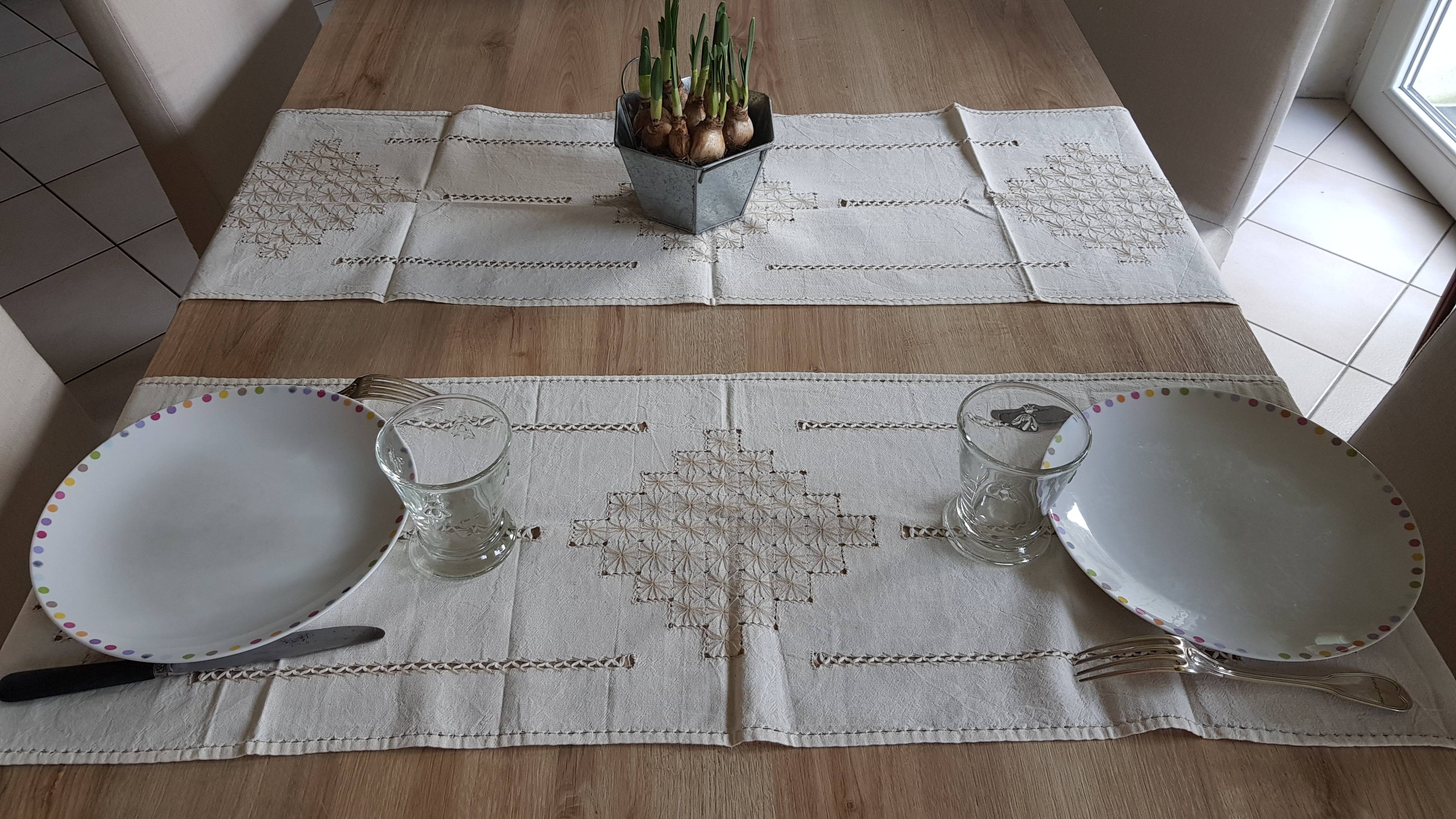 2 chemins de table ou sets