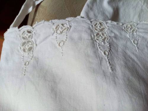 Chemises femme anciennes brodées main TBE neuves 38/40