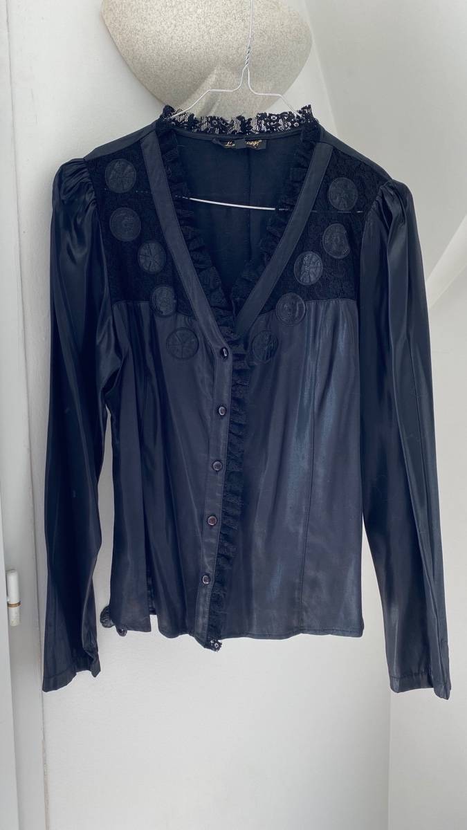 Chemisier noire en dentelle et tissu satiné - taille 38