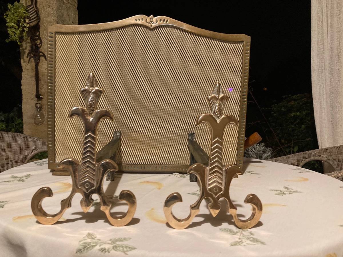 Chenêts et grille pare-feu