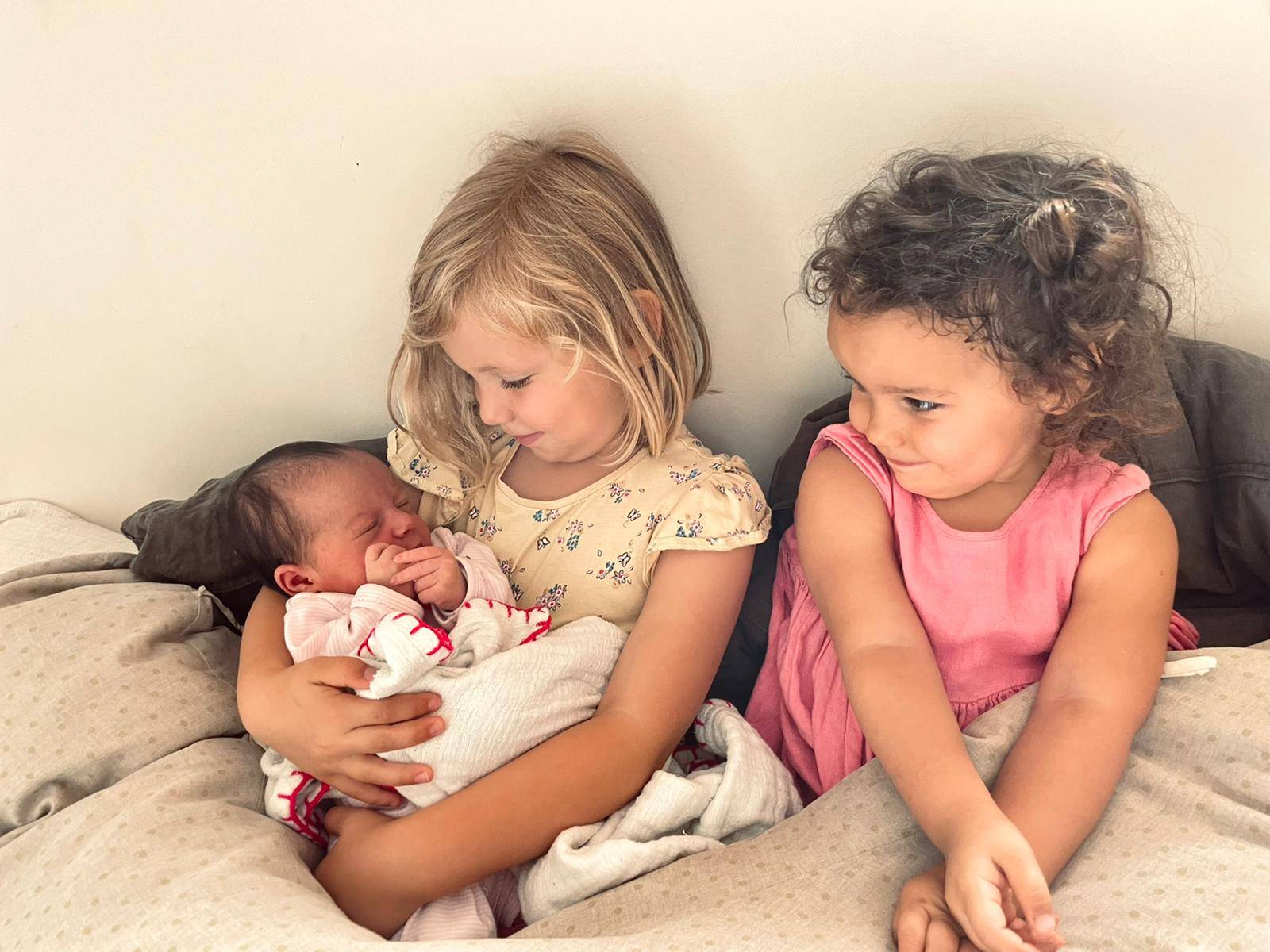 Cherche garde d’enfant à domicile temps plein novembre 2023 à juillet 2024 camblanes sur Gens de