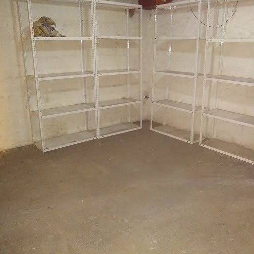 Loue cave au Chesnay. Saine et sécurisée 12m²