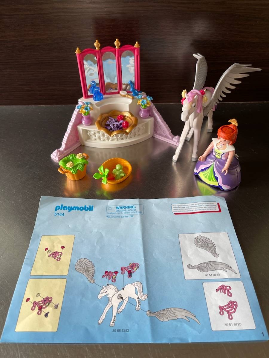Vends cheval ailé et coiffeuse de princesse Playmobil