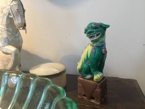 Vends chien de Fô en biscuit de porcelaine, Chine vers 1920