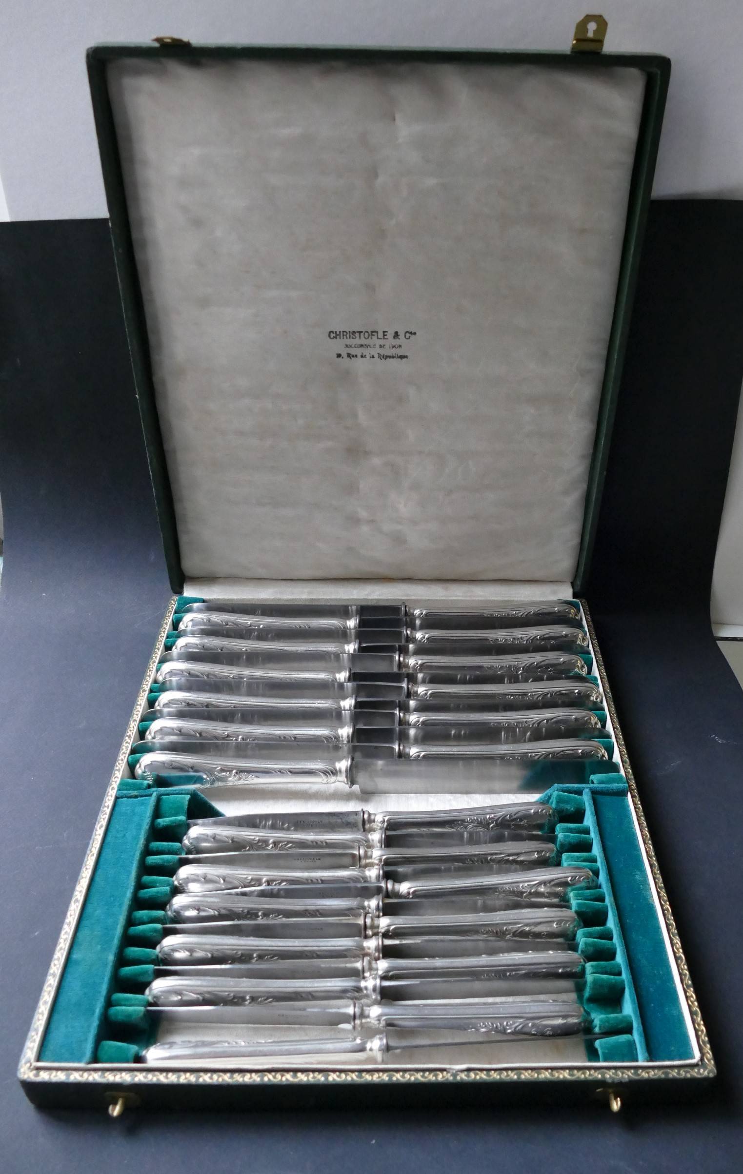 12 couteaux à entremet en metal argenté François Frionnet modèle Marly