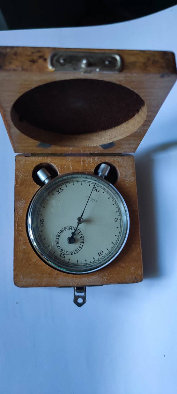 Chronomètre Foucher avec boîtier en bois