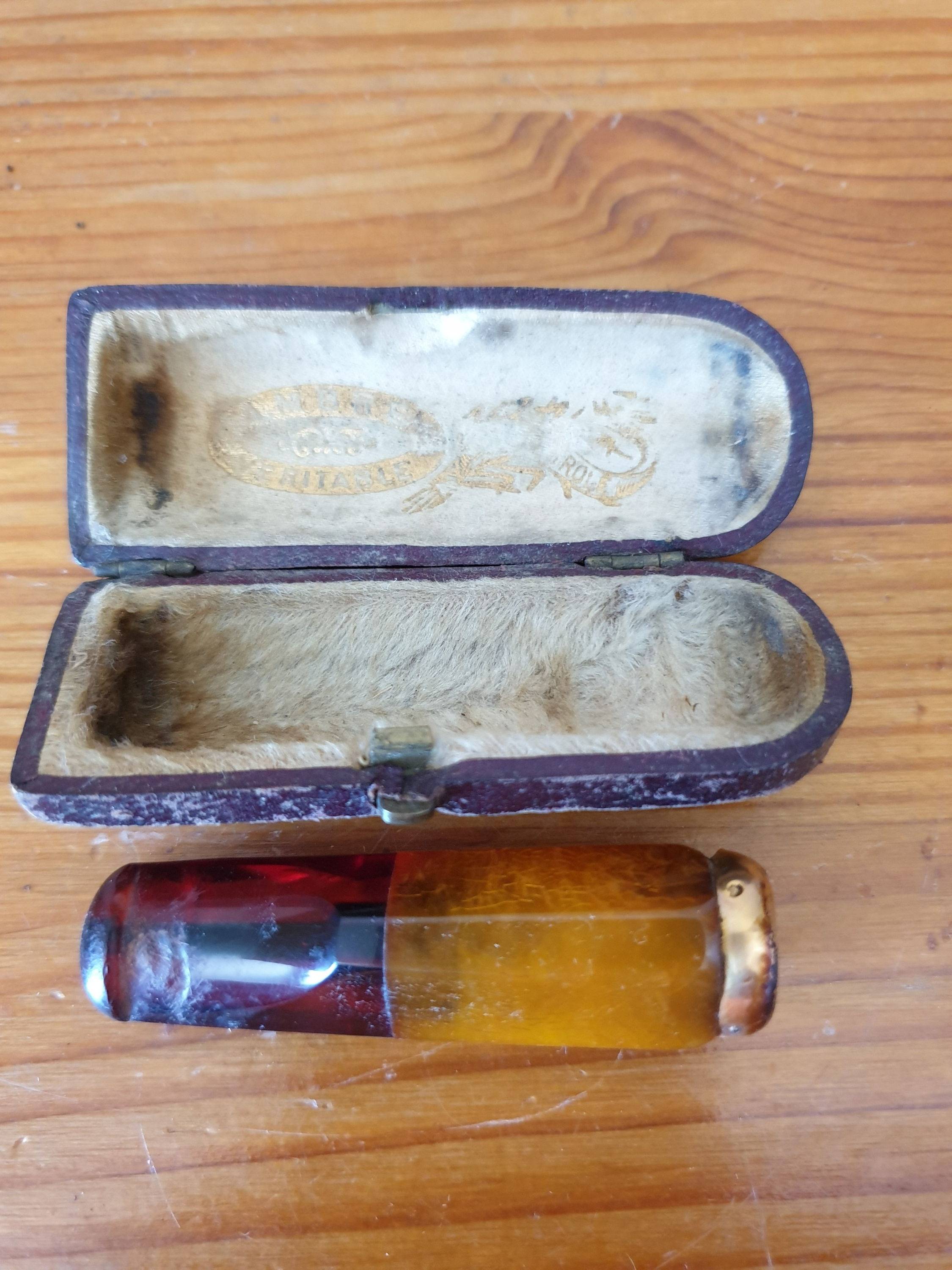 Fume cigare ancien en ambre véritable bague or contrôlé dans on écrin 6 cm