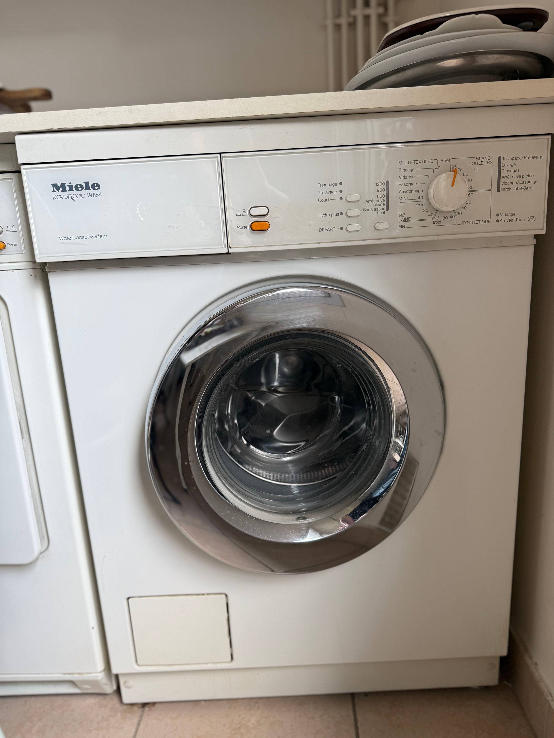 Lave-linge Miele Novotronic W864 – Robuste et fonctionnel