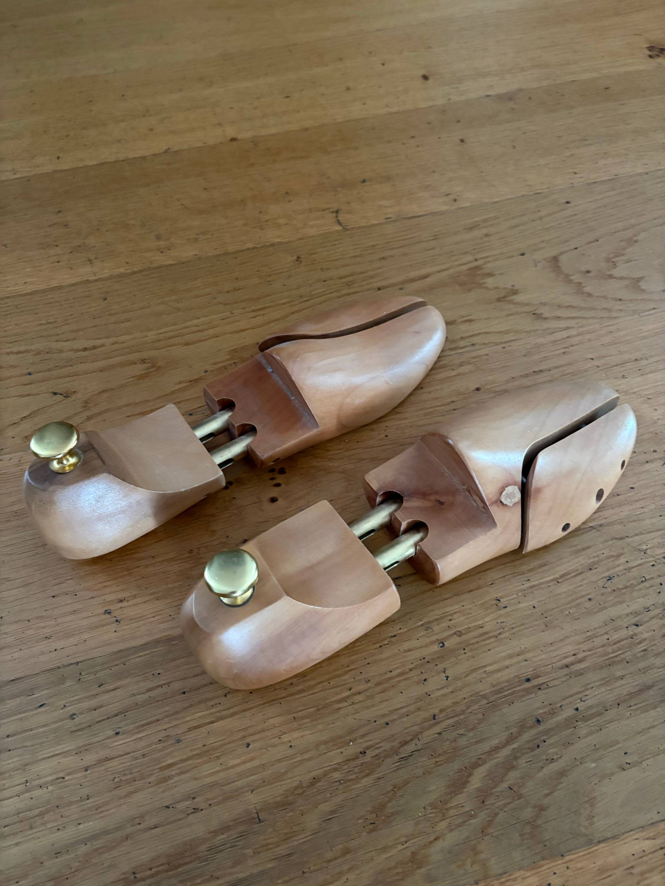 Vends embauchoirs bois et laiton en taille 42 neuf