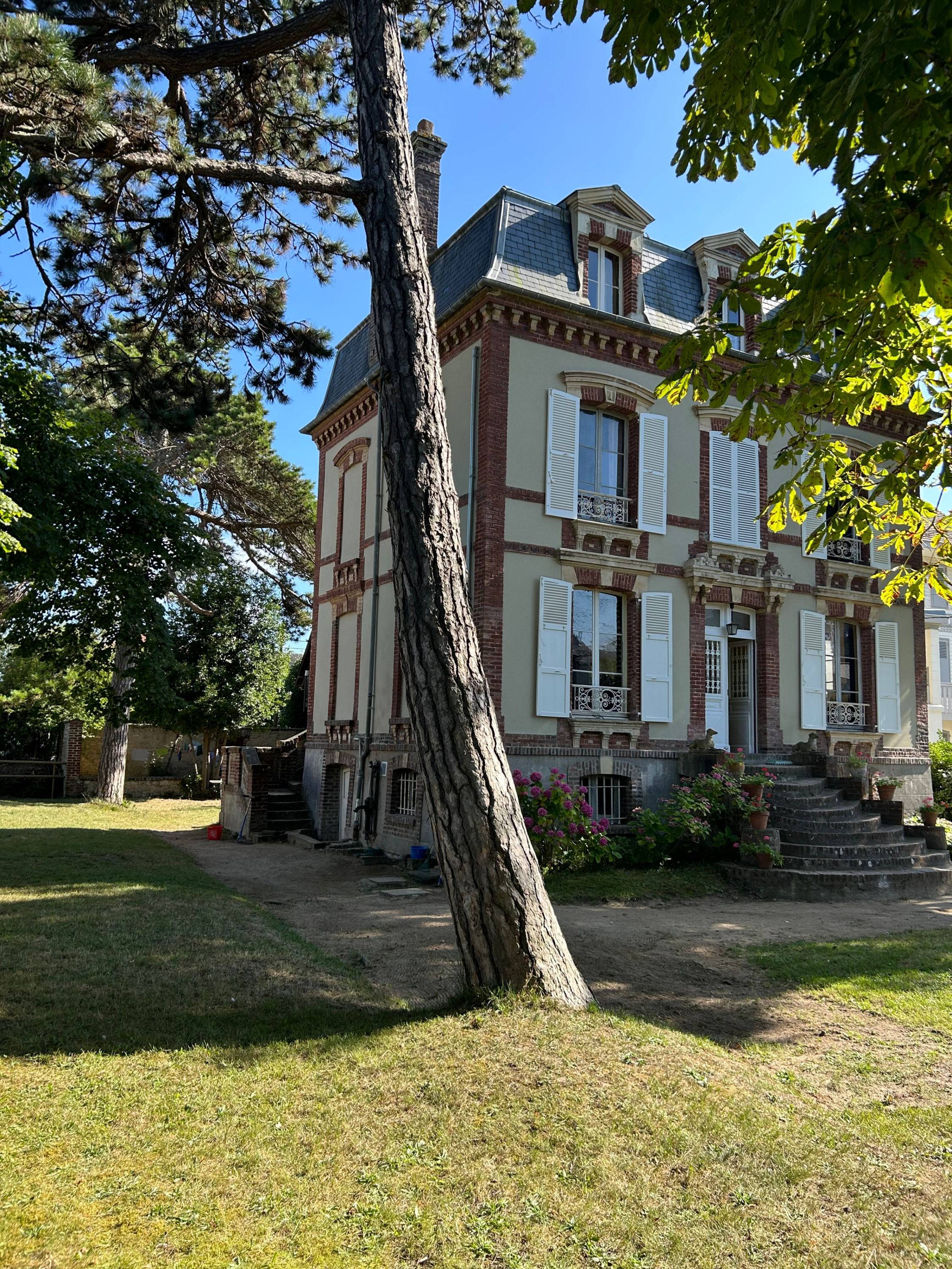 Loue maison à Cabourg, 150m de la plage, grand jardin - 8 chambres - 12 couchages