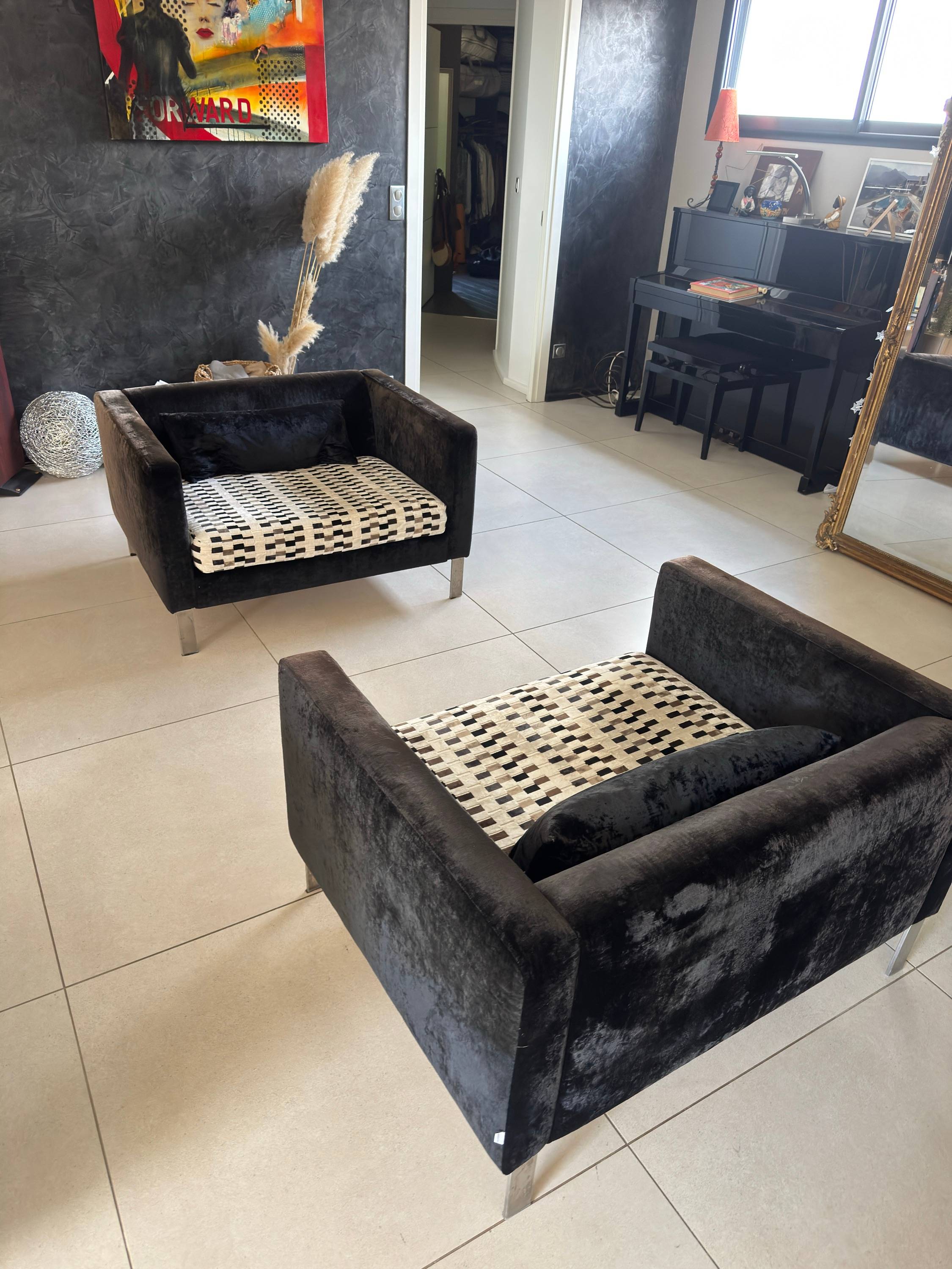 Vends fauteuils 2 places Designers Guild – velours noir et tissu imprimé