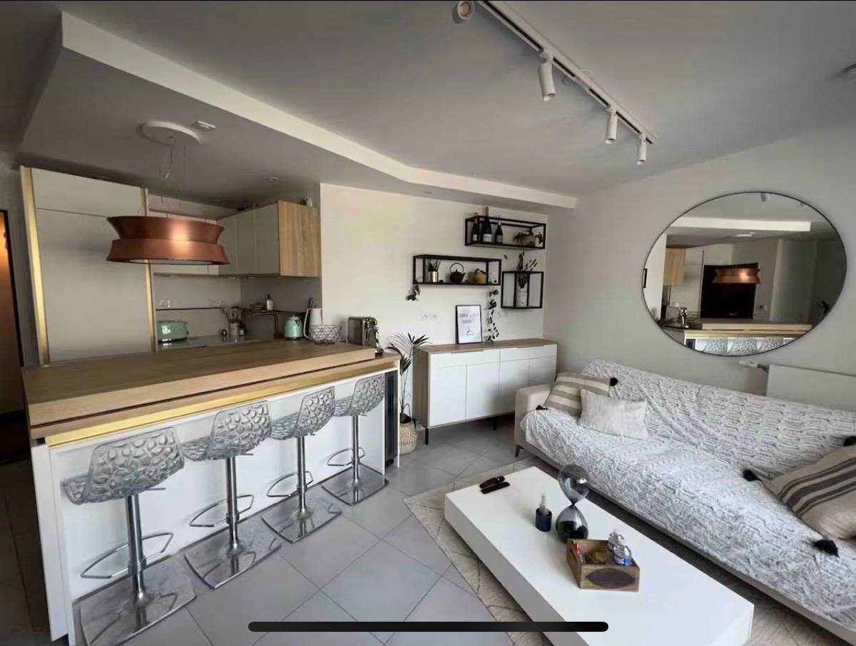 T2 Rénové + Parking + Balcon - Ligne 12