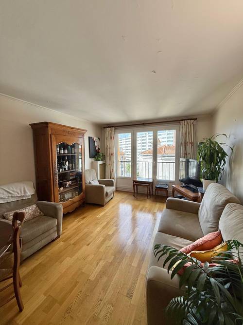 Chambre avc balcon sur cour très lumineuse et calme dans une coloc de 2 au coeur de la butte aux cailles