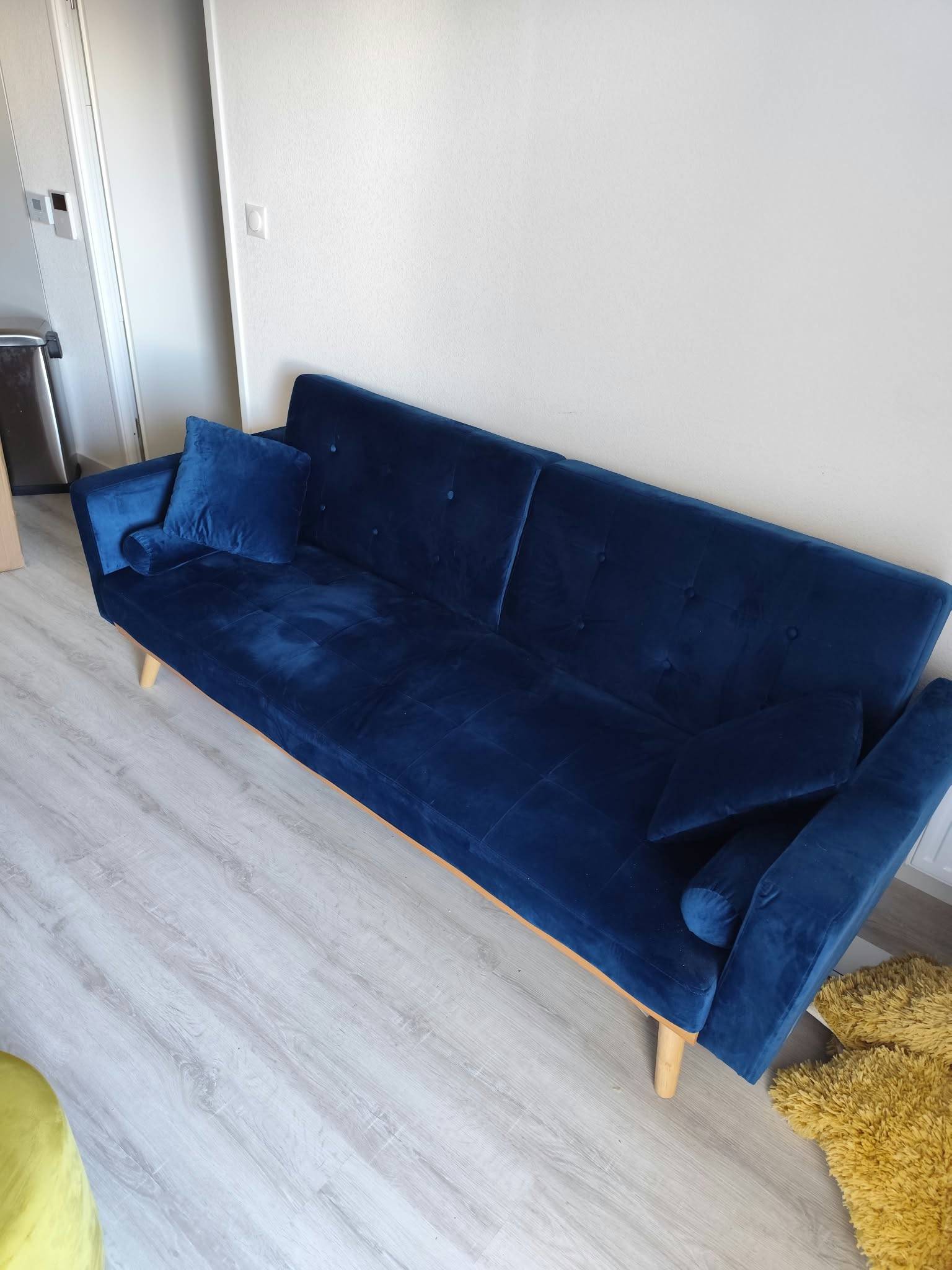 Vends canapé convertible velours bleu