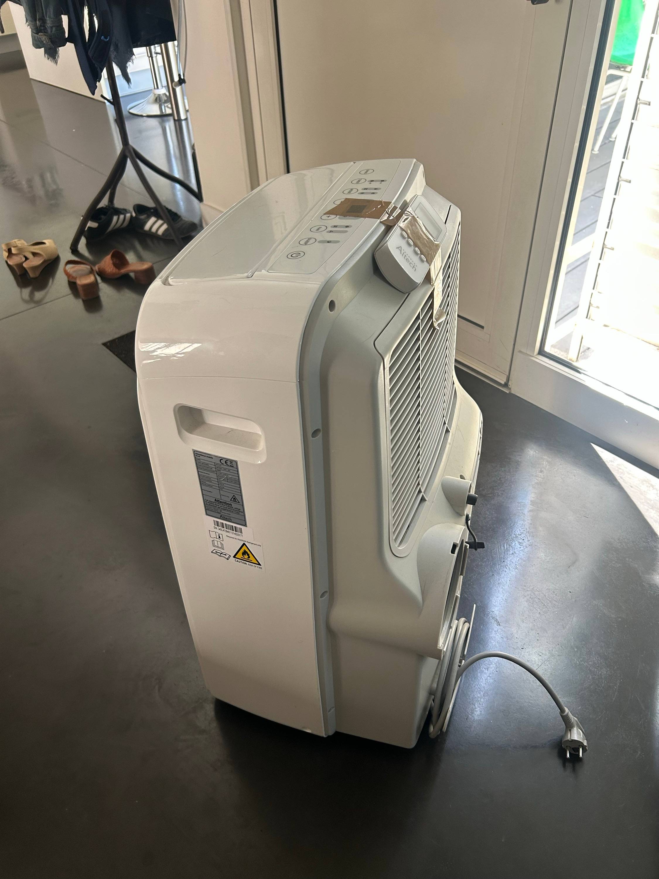 Vends deux climatiseurs mobiles Altech 3500 W en état de fonctionnement