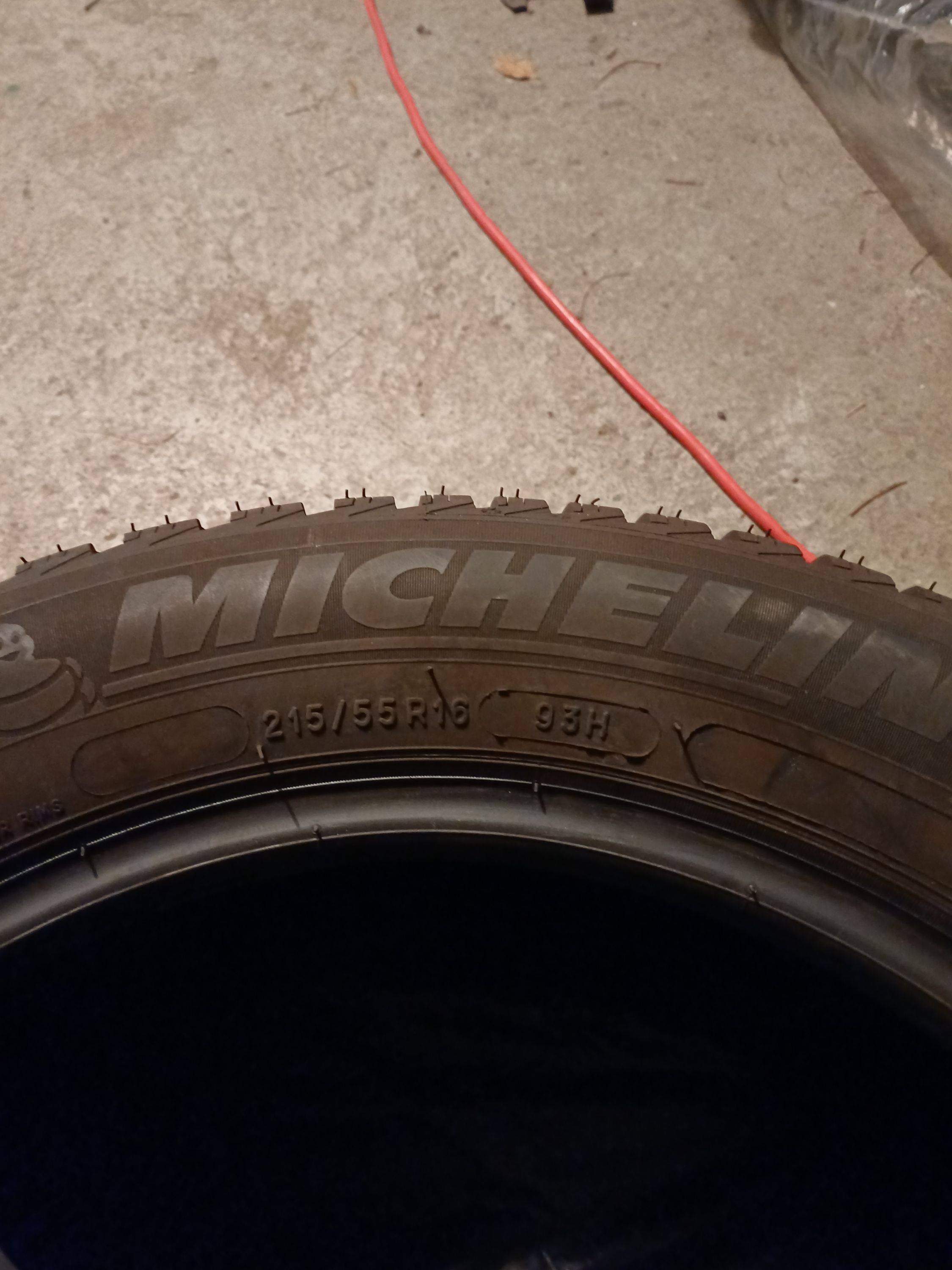 Vends 4 pneus neige Michelin 3000 km