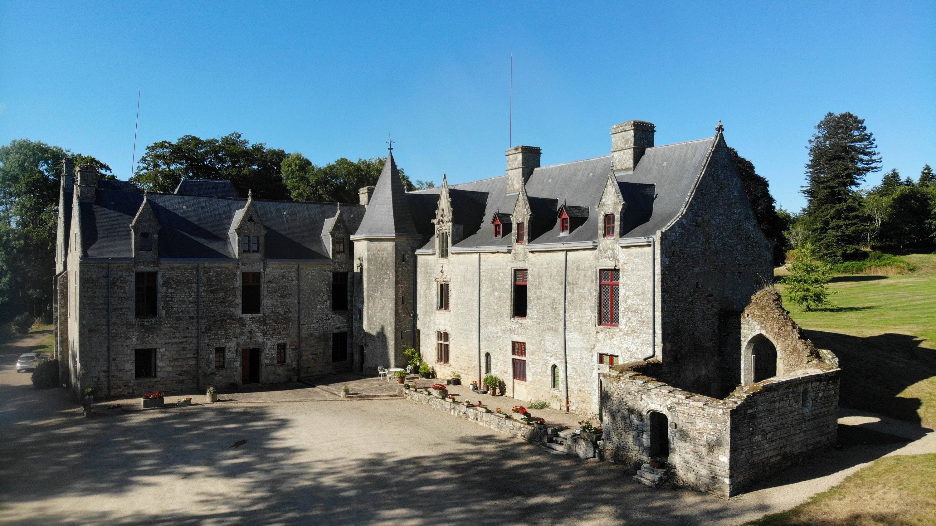Propose location château de La Grandville - Bretagne - Morbihan - salles de réception pour mariages